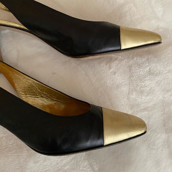 Escada sling back Chanel style. Gold tip and black - Picture 3 of 6